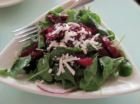 Beet arugula salad Andalu