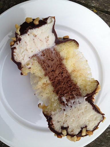 Nutty buddy mini cupcake Noe Valley Bakery